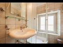 Apartmány a pokoje Jare - in old town R1 zelena(2), A2 gornji (2+2) Trogir - Riviera Trogir  - Pokoj - R1 zelena(2): koupelna s WC