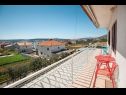 Apartmány Tomi - with large terrace (60m2): A1(4) Trogir - Riviera Trogir  - Apartmán - A1(4): výhled z terasy