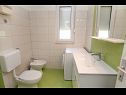 Apartmány Laura - 20m from the sea A4(6) Trogir - Riviera Trogir  - Apartmán - A4(6): koupelna s WC