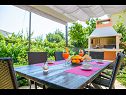Prázdninový dům/vila Mirjana - beautiful garden with barbecue: H(4+1) Trogir - Riviera Trogir  - Chorvatsko  - rošt