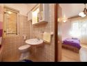 Apartmány a pokoje Ivo - with garden: A1(2+2), R1(2+1), R2(2) Trogir - Riviera Trogir  - Apartmán - A1(2+2): koupelna s WC