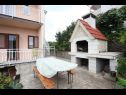Apartmány Mare - comfortable apartment : A1(5), A2(5) Trogir - Riviera Trogir  - detail (dům a okolí)