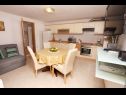 Apartmány Davorka - 50m from the sea A1(2+2), A2(2+2) Trogir - Riviera Trogir  - Apartmán - A1(2+2): kuchyně a jídelna