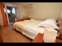 Apartmány Davorka - 50m from the sea A1(2+2), A2(2+2) Trogir - Riviera Trogir  - Apartmán - A1(2+2): ložnice