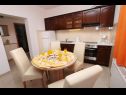 Apartmány Davorka - 50m from the sea A1(2+2), A2(2+2) Trogir - Riviera Trogir  - Apartmán - A2(2+2): kuchyně a jídelna