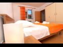 Apartmány Davorka - 50m from the sea A1(2+2), A2(2+2) Trogir - Riviera Trogir  - Apartmán - A2(2+2): ložnice