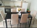 Apartmány Marija - 10m from beach: A1(4+1), A2(6), A3(6+2) Trogir - Riviera Trogir  - Apartmán - A1(4+1): kuchyně a jídelna