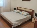 Apartmány Marija - 10m from beach: A1(4+1), A2(6), A3(6+2) Trogir - Riviera Trogir  - Apartmán - A2(6): ložnice