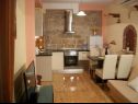 Apartmány a pokoje Jare - in old town R1 zelena(2), A2 gornji (2+2) Trogir - Riviera Trogir  - kuchyně a jídelna