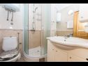 Apartmány Mare - near city center A1 (4+1), A2 (2+1), A3 (2+1) Trogir - Riviera Trogir  - Apartmán - A1 (4+1): koupelna s WC