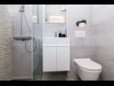 Apartmány Tom - panoramic sea view: A1(6) Trogir - Riviera Trogir  - Apartmán - A1(6): koupelna s WC