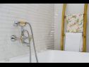 Apartmány Tom - panoramic sea view: A1(6) Trogir - Riviera Trogir  - Apartmán - A1(6): koupelna s WC