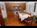 Apartmány Mare - comfortable apartment : A1(5), A2(5) Trogir - Riviera Trogir  - Apartmán - A2(5): kuchyně a jídelna