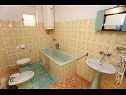 Apartmány Mar - 10m from the sea: A1(5+1), A2(6) Vinišće - Riviera Trogir  - Apartmán - A1(5+1): koupelna s WC
