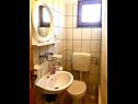 Apartmány Ivo - barbecue: A1(2+1) Vinišće - Riviera Trogir  - Apartmán - A1(2+1): koupelna s WC