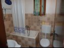 Apartmány Maja - 80 m from pebble beach: A1(4+1) prizemlje, A4(4) kat, SA1 Istok(2), SA2 Zapad(2) Vinišće - Riviera Trogir  - Apartmán - A1(4+1) prizemlje: koupelna s WC