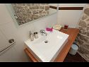 Apartmány Ivan - great location: A1(2+1), A2(2+2) Poljana - Ostrov Ugljan  - Apartmán - A1(2+1): koupelna s WC