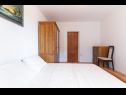 Apartmány Tiho - 10m from the beach: SA1 potkrovlje(2+1), A2 1. kat(4+1) Preko - Ostrov Ugljan  - Apartmán - A2 1. kat(4+1): ložnice