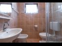 Apartmány Tiho - 10m from the beach: SA1 potkrovlje(2+1), A2 1. kat(4+1) Preko - Ostrov Ugljan  - Apartmán - A2 1. kat(4+1): koupelna s WC