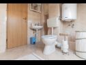 Apartmány Tiho - 10m from the beach: SA1 potkrovlje(2+1), A2 1. kat(4+1) Preko - Ostrov Ugljan  - Studio apartmán - SA1 potkrovlje(2+1): koupelna s WC