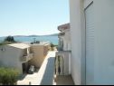 Apartmány a pokoje Aleksandra - 10 m from sea: A1 lijevi(2+2), A2 desni(2+2), A3(4+1), A4(2+2), R7(2), A5(4), A6(4+1) Bibinje - Riviera Zadar  - Apartmán - A3(4+1): výhled z balkónu