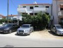 Apartmány Ana- next to the sea A1(2+2), A2(2+3), A3(2+2), A4(2+3) Bibinje - Riviera Zadar  - parkovište (dům a okolí)