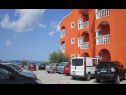 Apartmány Sor - on the beach: SA1(2+1), A1(4+1), A2(2+2), A3(2+2) Bibinje - Riviera Zadar  - parkovište (dům a okolí)