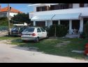 Apartmány Ana- next to the sea A1(2+2), A2(2+3), A3(2+2), A4(2+3) Bibinje - Riviera Zadar  - parkovište