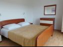 Apartmány Ivo - 500 m to sandy beach: A1(2+2), A2(6+2), SA3(2+1) Ljubač - Riviera Zadar  - Apartmán - A1(2+2): ložnice