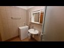 Apartmány Ivo - 500 m to sandy beach: A1(2+2), A2(6+2), SA3(2+1) Ljubač - Riviera Zadar  - Studio apartmán - SA3(2+1): koupelna s WC