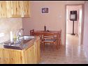 Apartmány Dubravko - 5 m from beach : A1 Bepina (2+2), A2 Keko(2+2) Maslenica - Riviera Zadar  - Apartmán - A2 Keko(2+2): kuchyně a jídelna