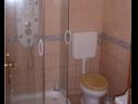 Apartmány Dubravko - 5 m from beach : A1 Bepina (2+2), A2 Keko(2+2) Maslenica - Riviera Zadar  - Apartmán - A1 Bepina (2+2): koupelna s WC