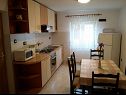 Apartmány Nadica - free parking A1(5+1), A2(4), A3(2+1) Nin - Riviera Zadar  - Apartmán - A1(5+1): kuchyně a jídelna