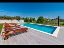 Apartmány Ivan - modern & close to center: A1(4), A2(2+2) Nin - Riviera Zadar  - bazén