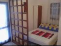 Apartmány Vjeko - 200 m from sea: 1 - A1(2+2), 2 - B1(2+2) Nin - Riviera Zadar  - Apartmán - 2 - B1(2+2): ložnice
