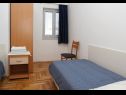 Apartmány Mari - 100 m from beach: A1(4), A2(4) Petrčane - Riviera Zadar  - Apartmán - A1(4): ložnice