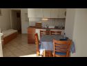 Apartmány Dobri - 500 m from beach: A5(2), A4(2+2), A3(2+2), A2(2+2), A6(2+1) Sabunike - Riviera Zadar  - Apartmán - A3(2+2): kuchyně a jídelna