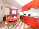 Apartmány Velebit - 130m to the beach: A1(5+1), A2(7) Starigrad-Paklenica - Riviera Zadar  - Apartmán - A1(5+1): kuchyně a jídelna
