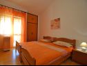 Apartmány Velebit - 130m to the beach: A1(5+1), A2(7) Starigrad-Paklenica - Riviera Zadar  - Apartmán - A2(7): ložnice
