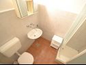 Apartmány Velebit - 130m to the beach: A1(5+1), A2(7) Starigrad-Paklenica - Riviera Zadar  - Apartmán - A2(7): koupelna s WC