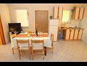 Apartmány Mladen - family friendly & amazing location: A1(5), A2(2), A3(3+1) Vrsi - Riviera Zadar  - Apartmán - A1(5): kuchyně a jídelna