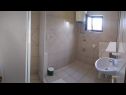 Apartmány Nenad - with pool; A1(4+1), A2(4+1), SA3(3), SA4(3), A5(2+2) Vrsi - Riviera Zadar  - Apartmán - A5(2+2): koupelna s WC