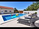 Apartmány Gordana Mar - with pool : A1(2+2), A2H(4+2) Vrsi - Riviera Zadar  - bazén