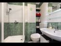 Apartmány Ivan - 50 m from sea: A1(3+1) Zadar - Riviera Zadar  - Apartmán - A1(3+1): koupelna s WC