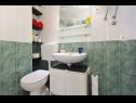 Apartmány Ivan - 50 m from sea: A1(3+1) Zadar - Riviera Zadar  - Apartmán - A1(3+1): koupelna s WC