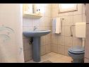 Apartmány a pokoje Jagoda - comfy and cozy : A1 Lijevi (3+2), A2 Desni (3+2), R1(4) Zadar - Riviera Zadar  - Apartmán - A1 Lijevi (3+2): koupelna s WC