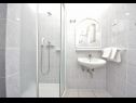 Apartmány Dome - 150m from sea: A22(2), A32(2), A33(2) Zadar - Riviera Zadar  - Apartmán - A22(2): koupelna s WC