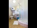 Apartmány Ivan Z2 - 250 m from beach: A2(4) Zadar - Riviera Zadar  - Apartmán - A2(4): koupelna s WC
