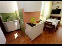 Apartmány Ankica - 150 m from beach: A1(2+2), A2(5), A3(4+1), A4(2+2) Zadar - Riviera Zadar  - Apartmán - A1(2+2): kuchyně a jídelna