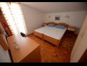 Apartmány Ankica - 150 m from beach: A1(2+2), A2(5), A3(4+1), A4(2+2) Zadar - Riviera Zadar  - Apartmán - A2(5): ložnice
